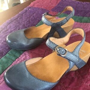 Dansko Sam Closed Toe Sandals Size 38 Blue